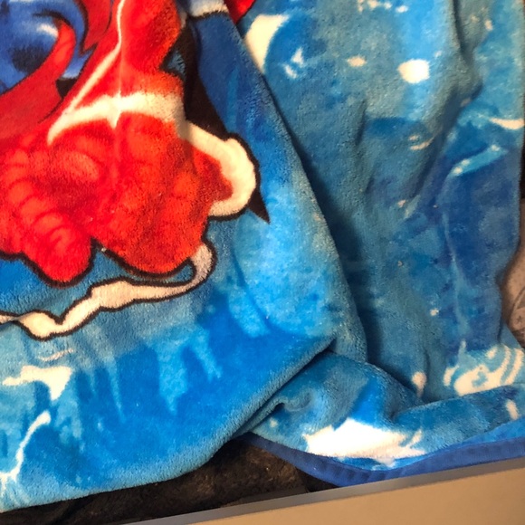 Colorful Superhero squad throw - Picture 9 of 9